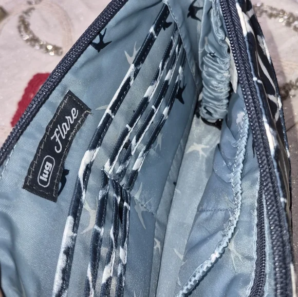 Lug Flare RFID Crossbody Navy Diamond Polyester Zip, Excellent Condition - Picture 4 of 5